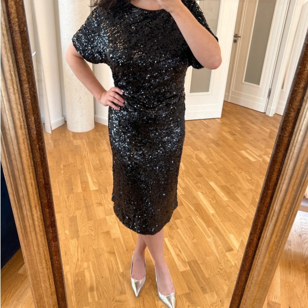 LAPOINTE fits like a tee, black sequined dress